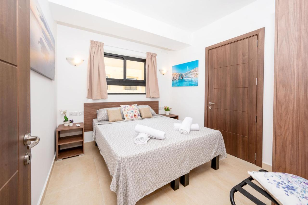 Islet Promenade Seafront Apartment With Large Corner Terrace By Getawaysmalta San Pawl il-Baħar Zewnętrze zdjęcie