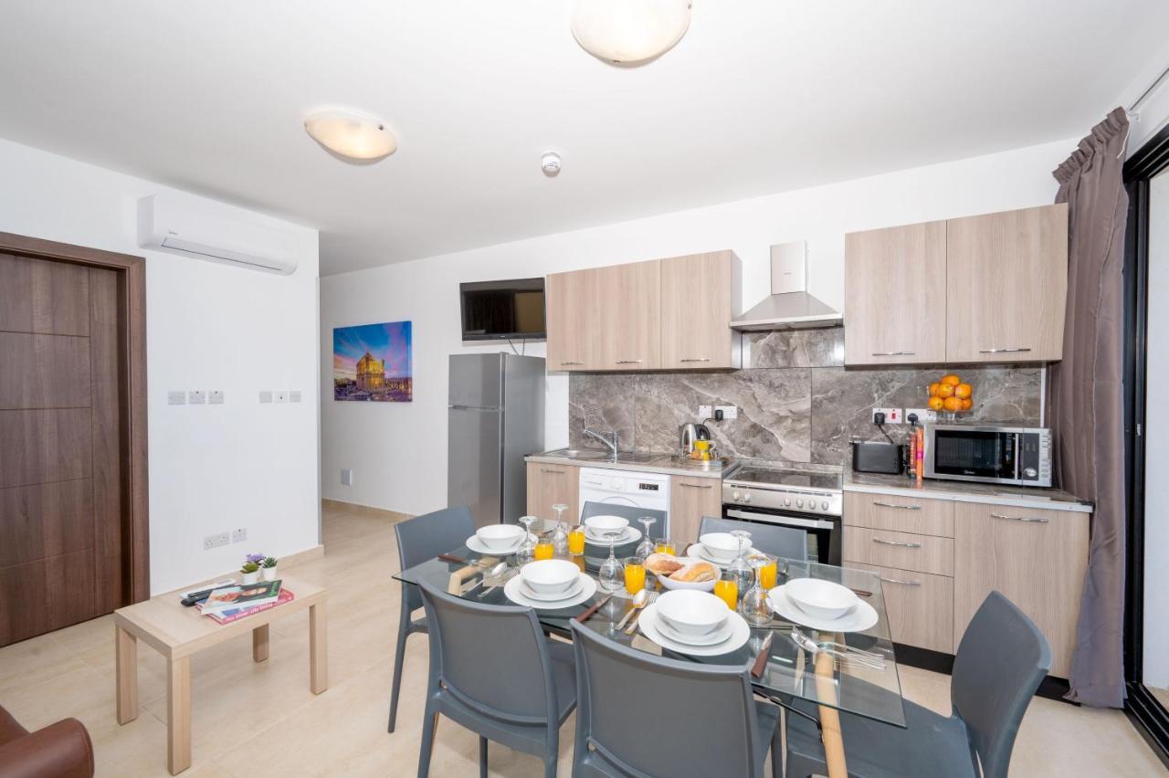 Islet Promenade Seafront Apartment With Large Corner Terrace By Getawaysmalta San Pawl il-Baħar Zewnętrze zdjęcie