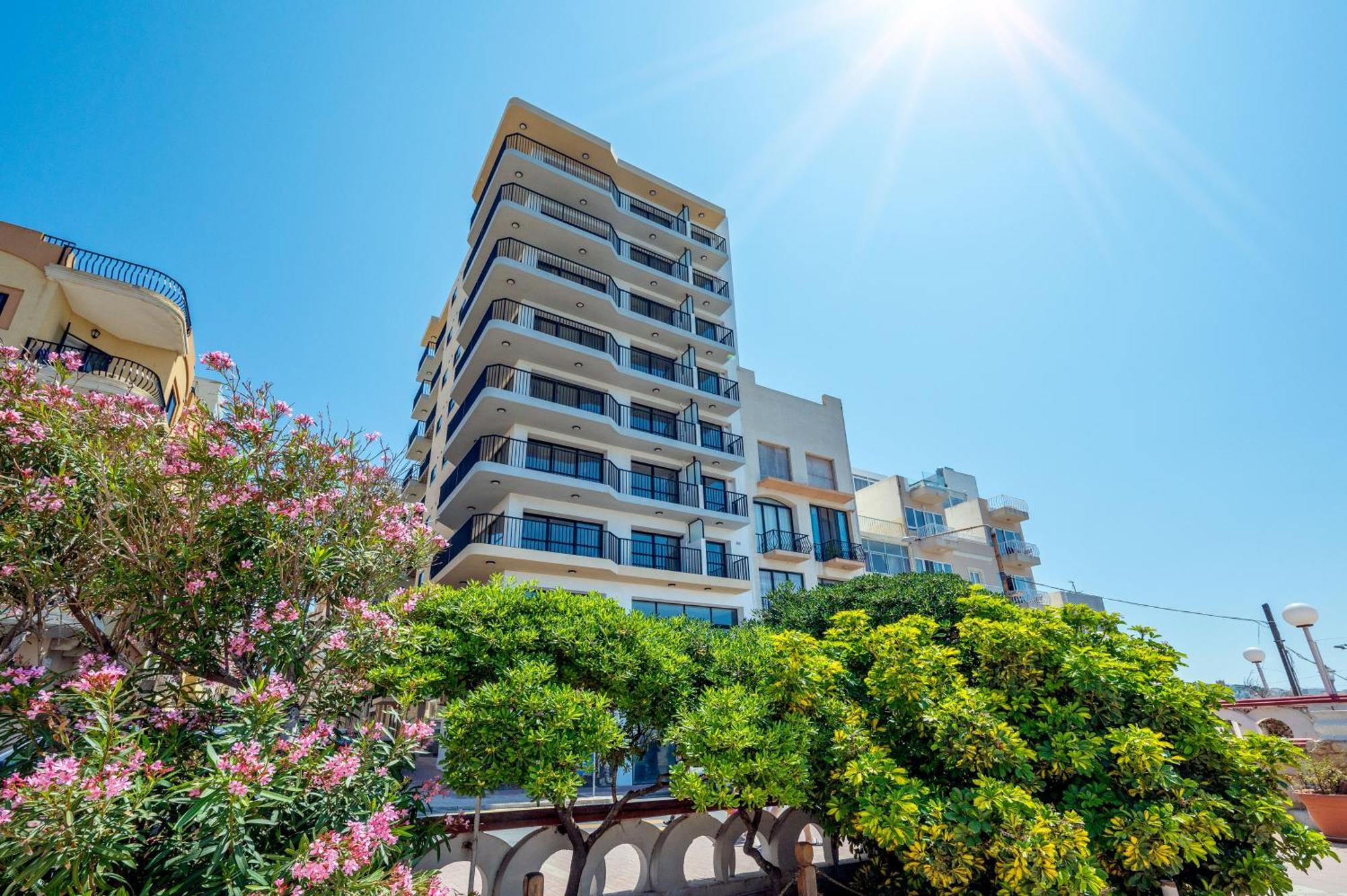 Islet Promenade Seafront Apartment With Large Corner Terrace By Getawaysmalta San Pawl il-Baħar Zewnętrze zdjęcie