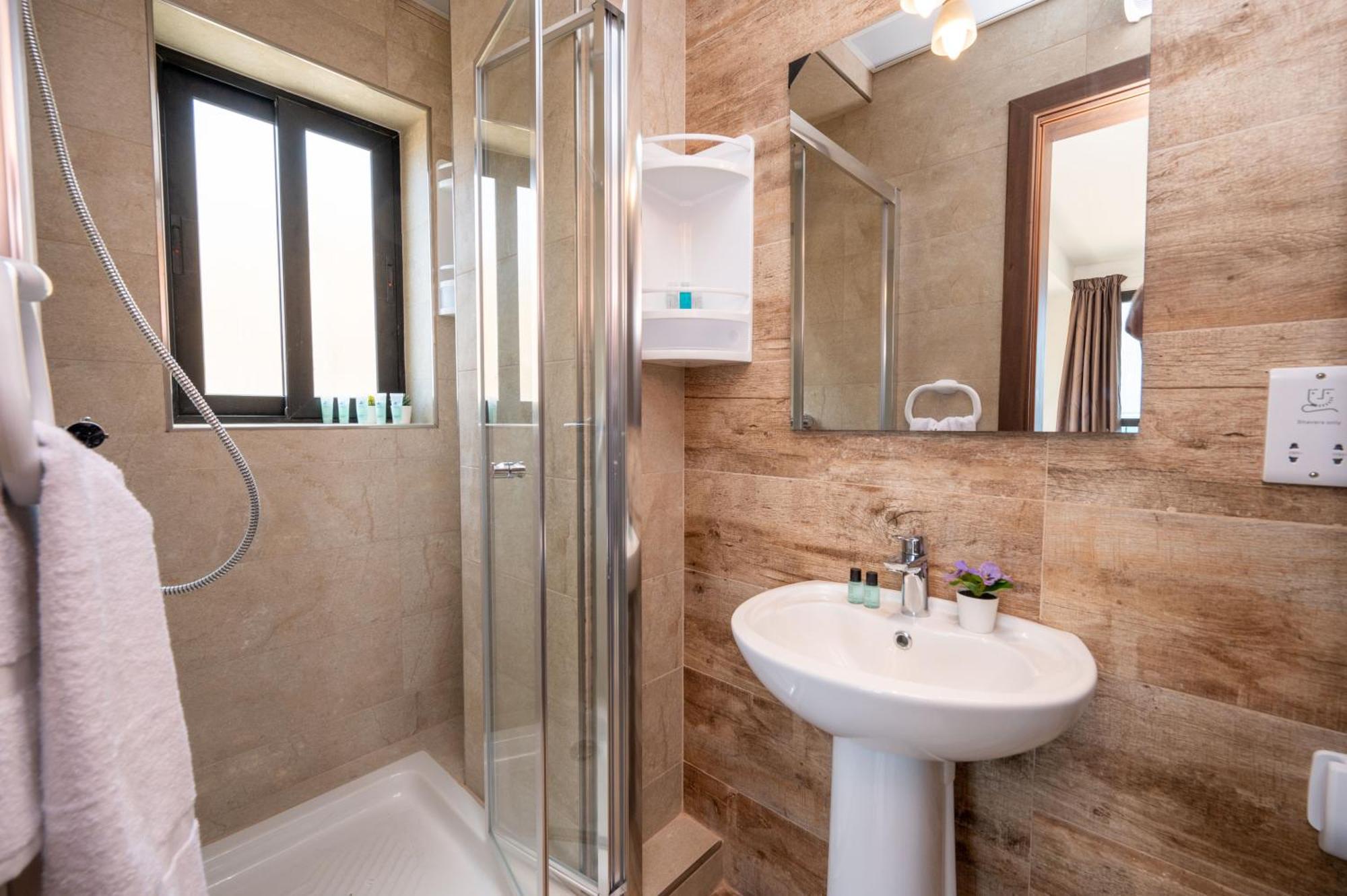 Islet Promenade Seafront Apartment With Large Corner Terrace By Getawaysmalta San Pawl il-Baħar Zewnętrze zdjęcie
